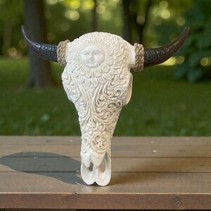 Small 7” resin cowskull